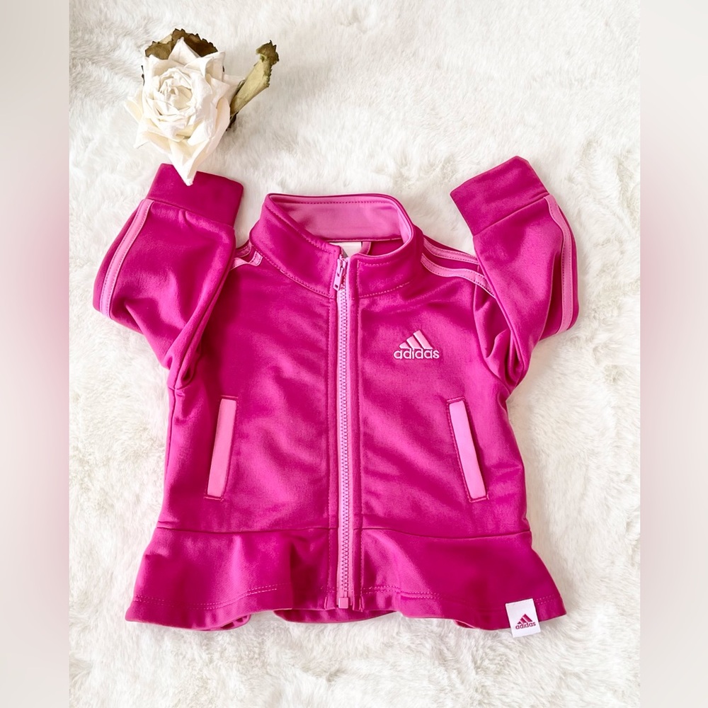Like New ADIDAS TODDLER ZIPPED JACKET. SUPE CUTE. SOFT & Comfortable material 3T